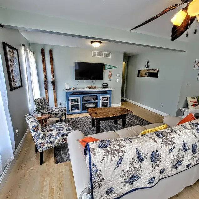 Roomy and Cozy 3bd 2ba just mins from Indiana Dunes - Image 1