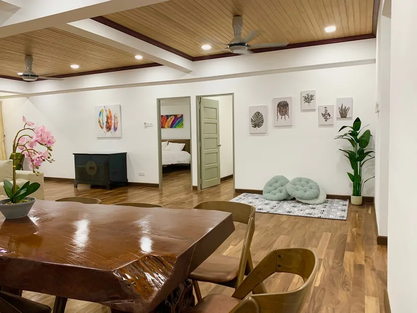 {Free Wifi}Spacious Wooden TOP Floor Apartment - Image 1