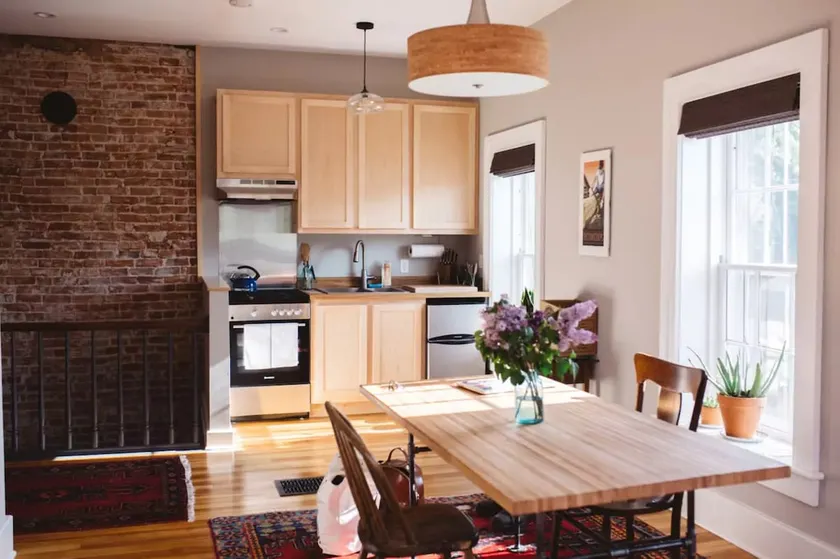 Decorah House • Bright, sunny, walk downtown! - Image 1