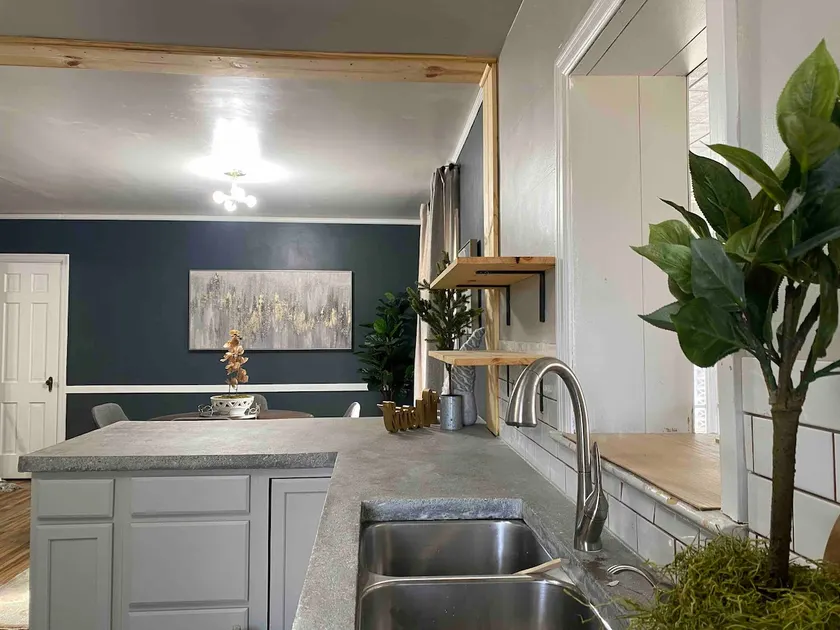 Charmingly cozy home in a prime Tulsa area. - Image 1