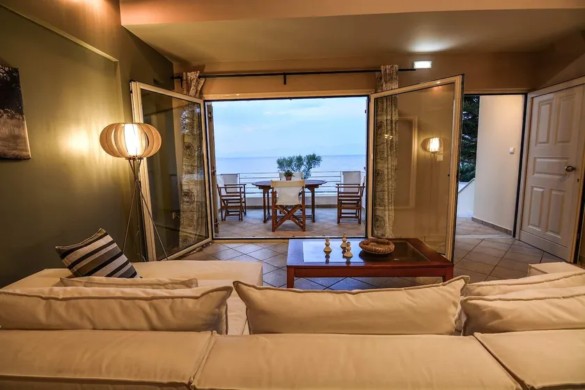 Aigli Luxurious Villa - Image 1