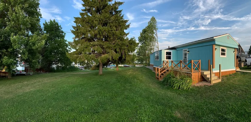 The Island Bay Waterfront Cottage - Image 1