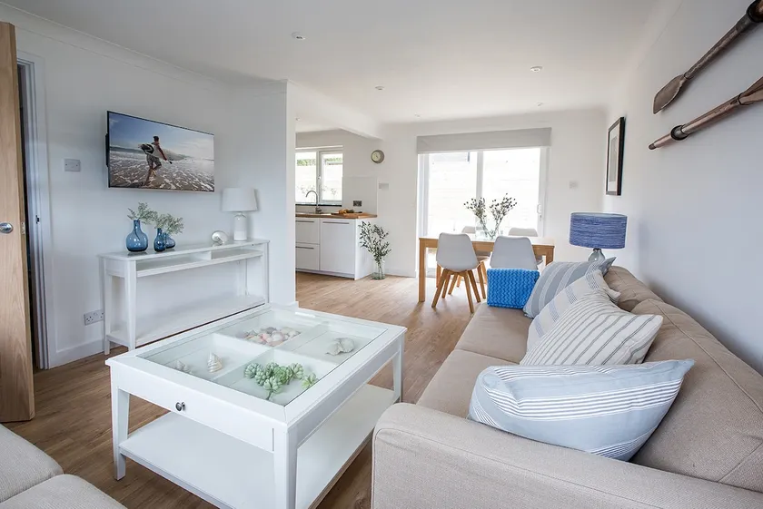 Beachstyle tasteful open plan detached home. - Image 1