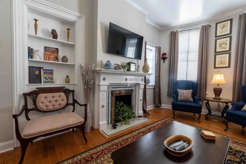 Yet, Another Charming Apartment 2b - Image 1