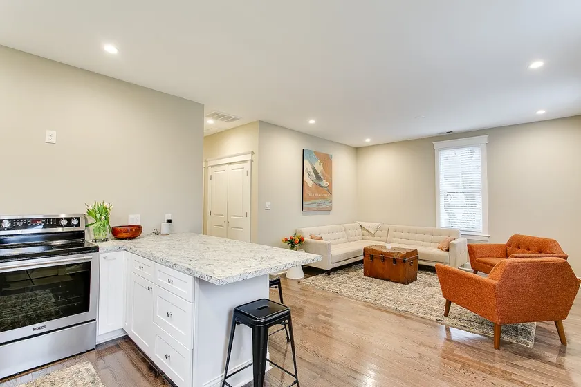 Carriage House - Crescent Hill (Frankfort Avenue) - Image 1