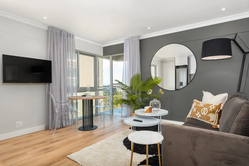 Serviced Aparthotel Living | Walk to V&A | Pool - Image 1