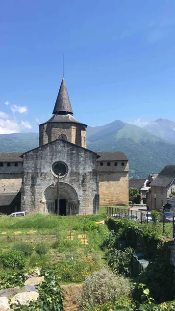 St-Savin – House with direct view of the abbey - Image 1