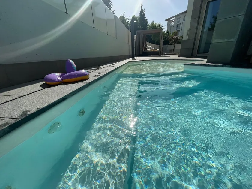 Private pool in the city - Netflix - Airport transfer - Image 1