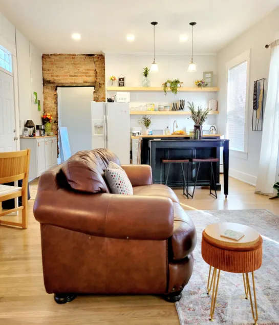Charming Upstairs One Bedroom Studio Apt Ludlow KY - Image 1