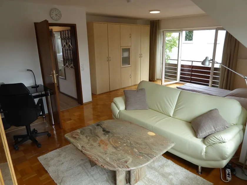 Bright small well-kept apartment in a lovely location - Image 1