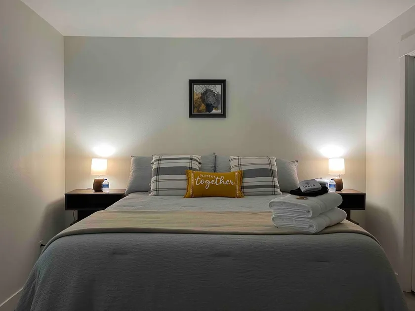Cozy 1 Bedroom Apartment - Image 1