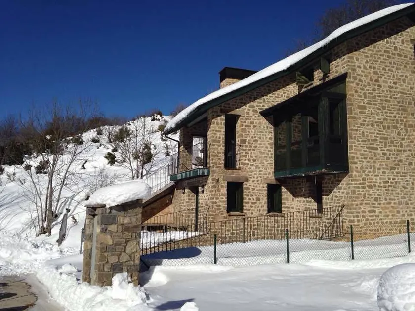 Beautiful Apartment in a Rural House in Hoz de Jaca - Image 1