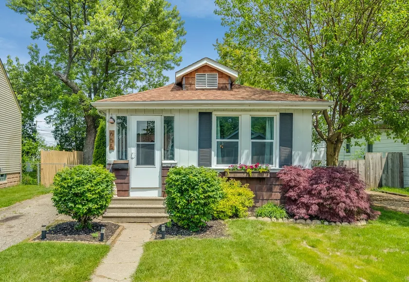 Charming & Well-Appointed 3 Bed/2 Bath Home. - Image 1