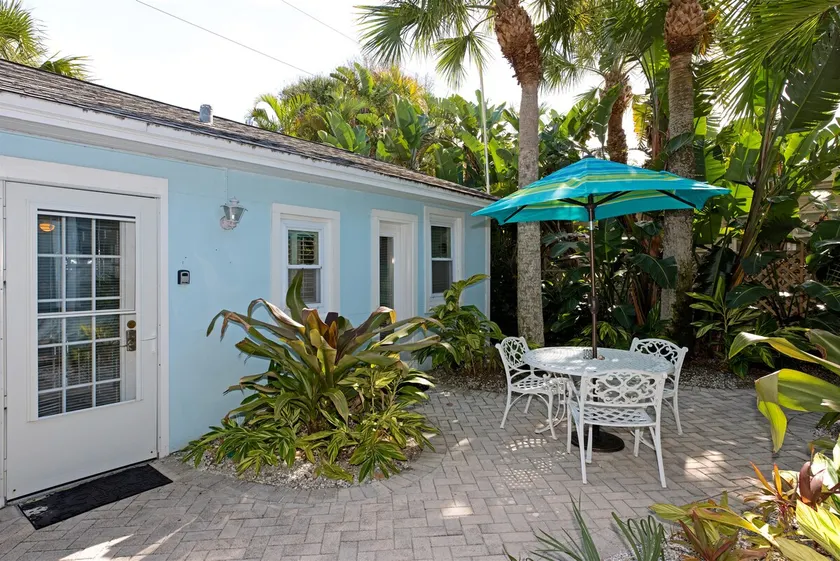 THE COTTAGE - 32 Steps to the Beach - Sleeps 2, drive to your door, Wifi, Grill. - Image 1