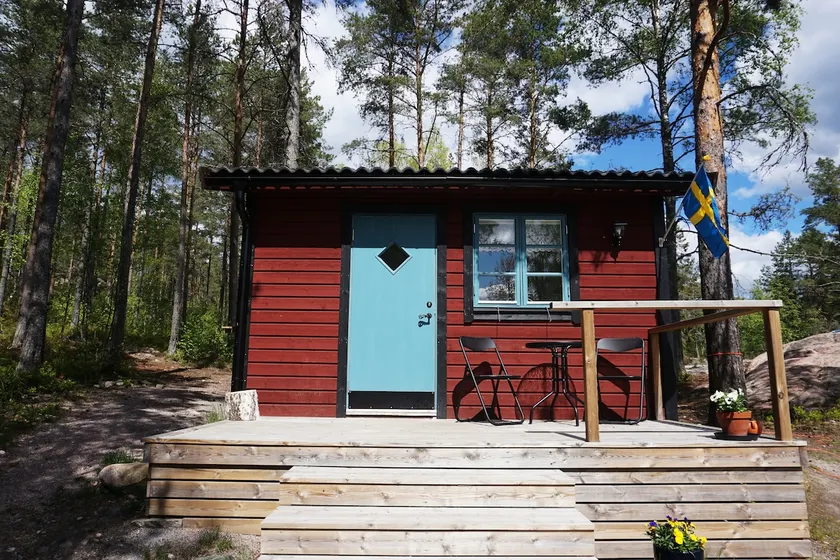 Lakeside cottage with sea view! - Image 1