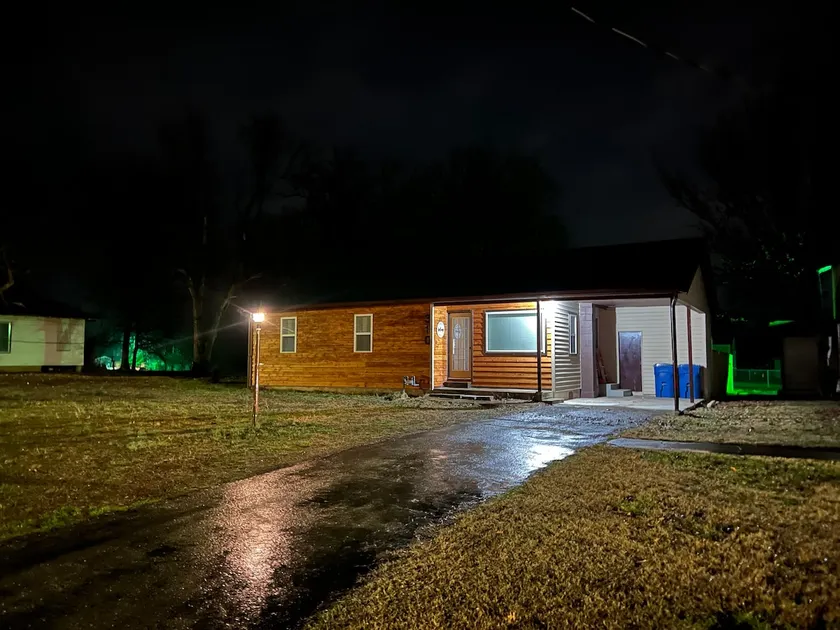 Stockton Lakes’ Rustic Retreat - Cozy & Close - Image 1