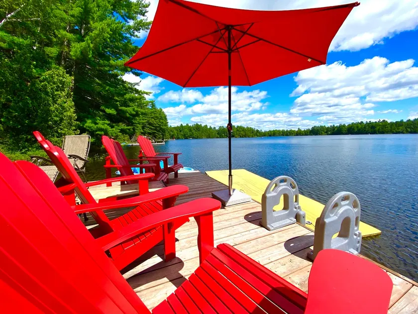 3-Bedroom Waterfront Cottage on a Quiet Lake - Image 1