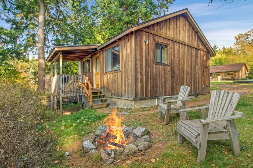 Ocean View Cabin 1BR (west-facing, 1 min to beach) - Image 1