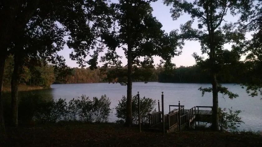 Relaxing Lakefront Cozy Chalet, Dock & Jacuzzi - Image 1