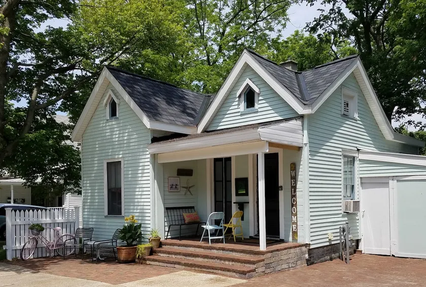 Perfectly located Historical Downtown Cottage - Image 1