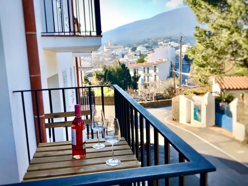 Modern Apartment, Free Garage Parking, Patio! - Image 1