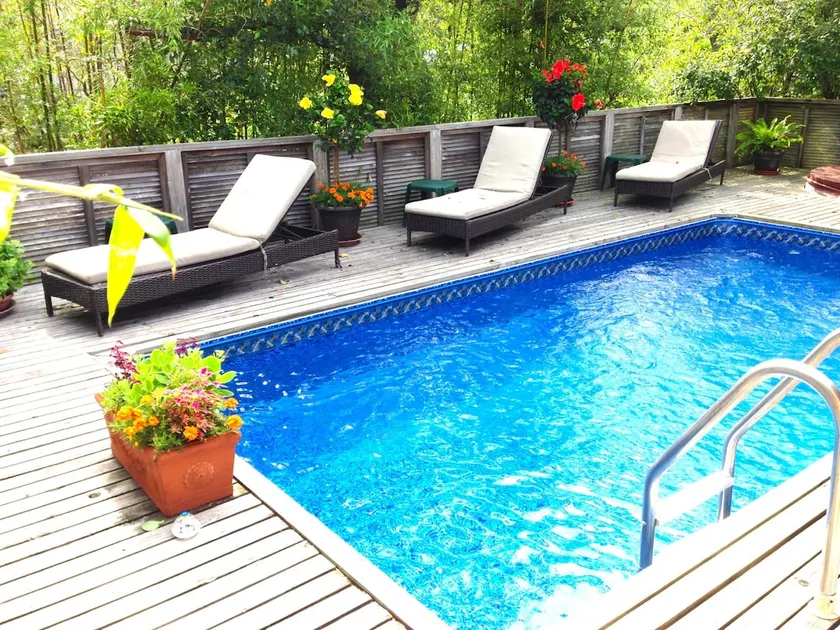 Luxury 4BR Home: Bay Views, Heated Pool & Spa, AC - Image 1