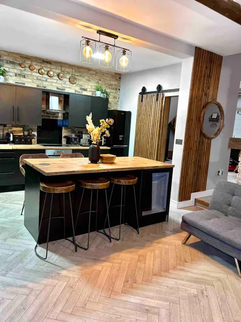 Large Peak District National Park Holiday House - Image 1