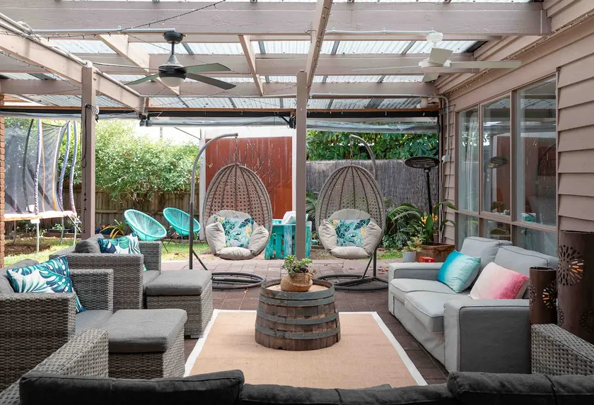 Relaxing & cosy outdoor area - Image 1