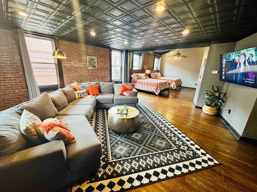 Executive Loft Downtown - Image 1