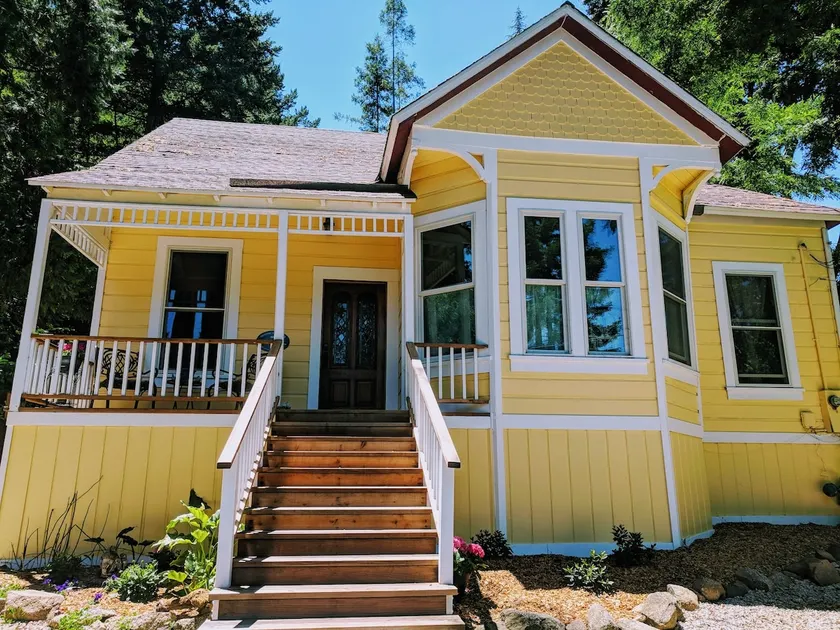 1899 Queen Anne Victorian Cottage i Redwoods - Image 1