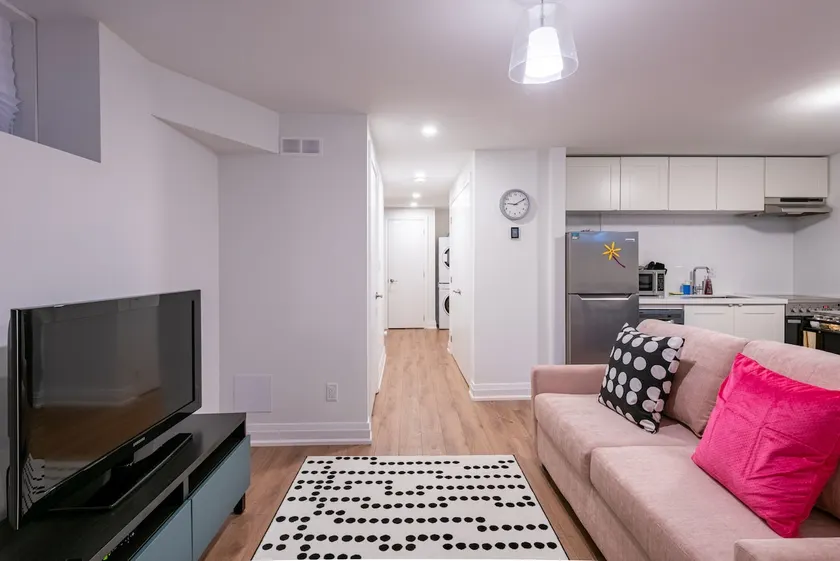Cozy 2 Bed Suite in Toronto! - Image 1