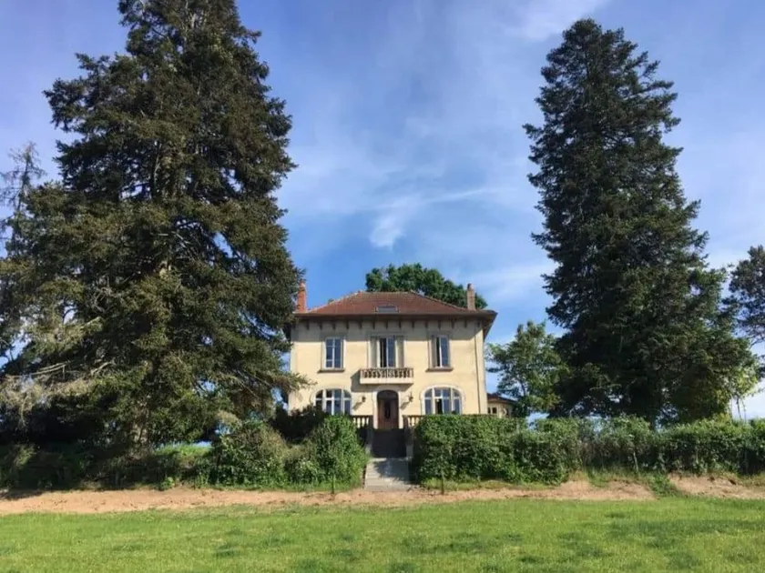 Large villa surrounded by nature - Image 1