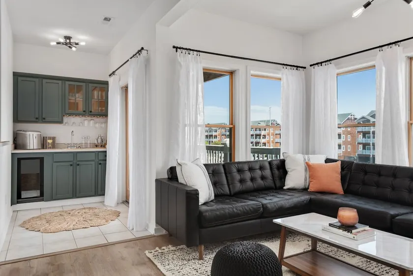 The Shallowbag Pearl - Beautiful Waterfront Condo! - Image 1