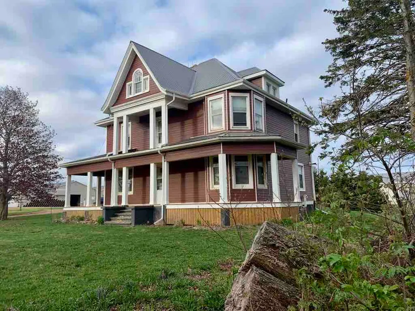 Waterfront 6 bedroom (8 beds) , 51/2 bath house in Summerside, Pei. - Image 1