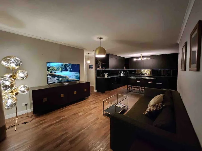 Southbank Modern Luxe Apartment - Image 1