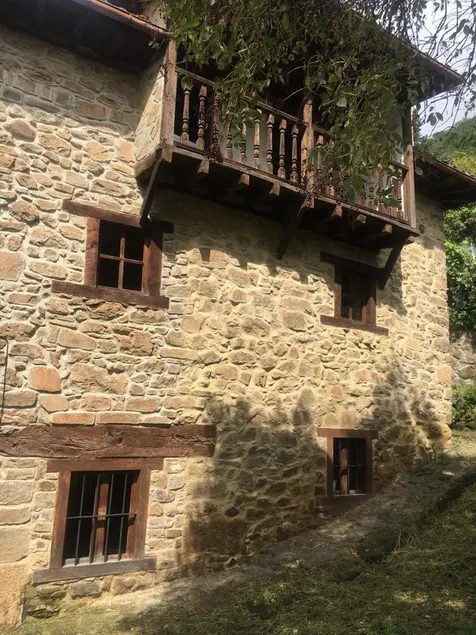 Lebanese house with fireplace - Image 1