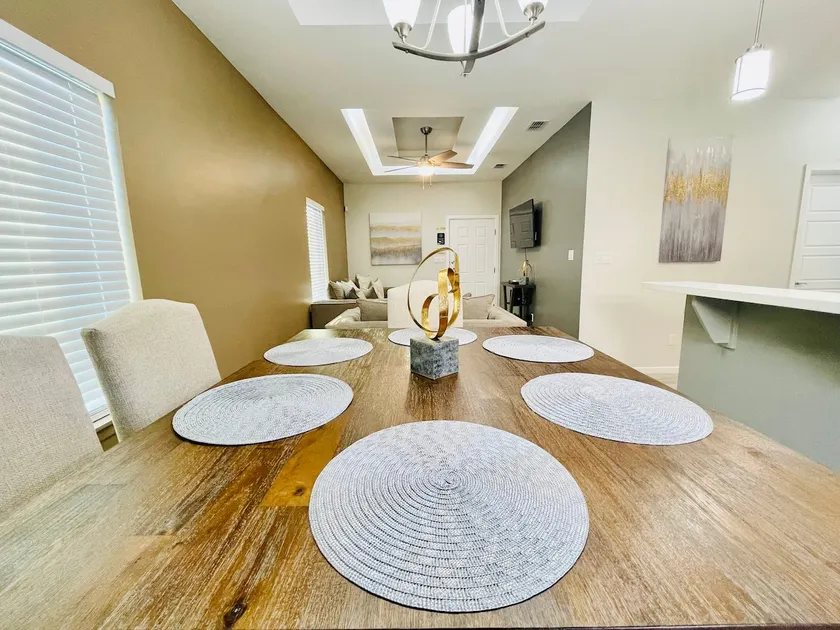 🌟Luxury Modern 2 BR Condo🌟 In the ❤️ of Sharyland🌟 - Image 1