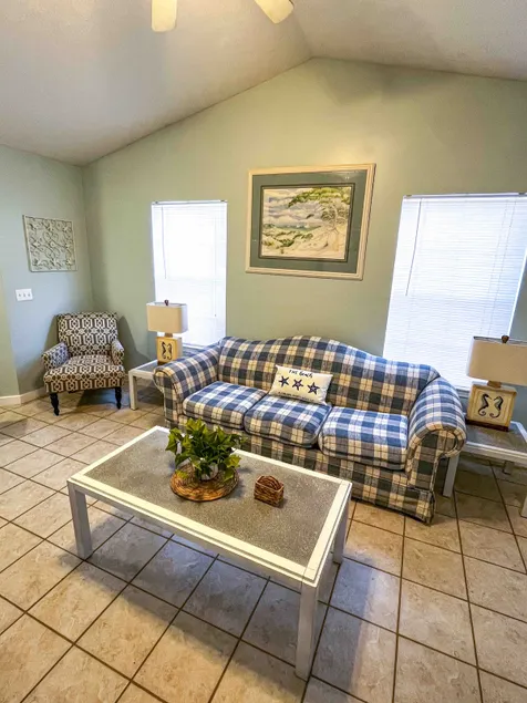 18+ ok! Sleeps 6, 1/2 mile to beach! - Image 1