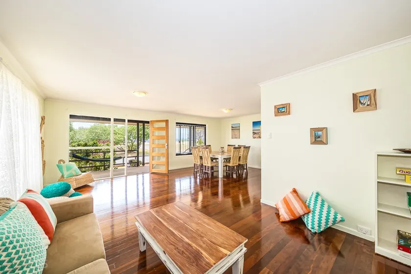 Beachfront at Bribie 2 Puppy Friendly - Image 1