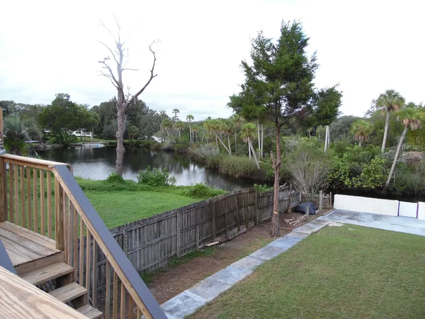 Waterfront Home /Large Private Yard - Image 1