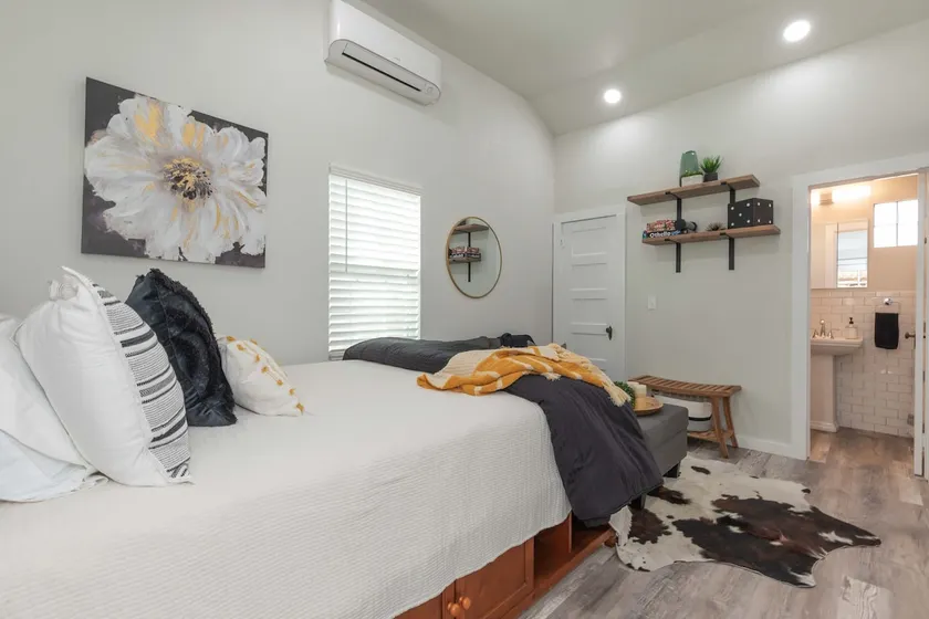 ⭐️The Perfect Hideaway⭐️ Studio w/attached garage - Image 1