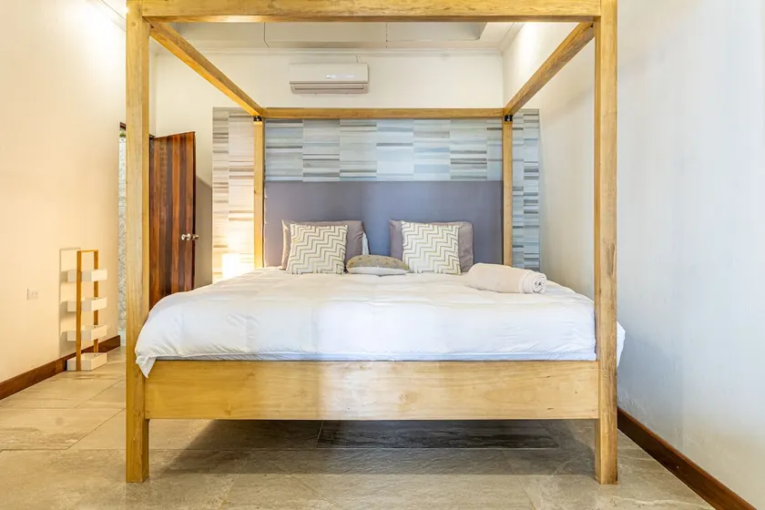 Sunset ocean view, fully equipped with king bed - Image 1