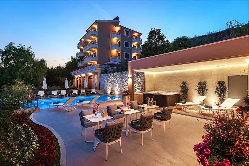 Villa Sea Breeze 4 - Image 1