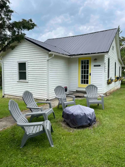 Hike, Wine, Dine & FUN! | Sweet Woodsy Bungalow - Image 1
