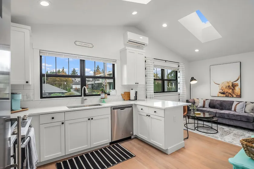 NEW CONSTRUCTION DOWNTOWN KIRKLAND!!! - Image 1