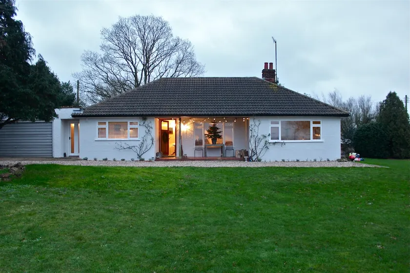 Flatford Lodge -1920's retreat - Image 1