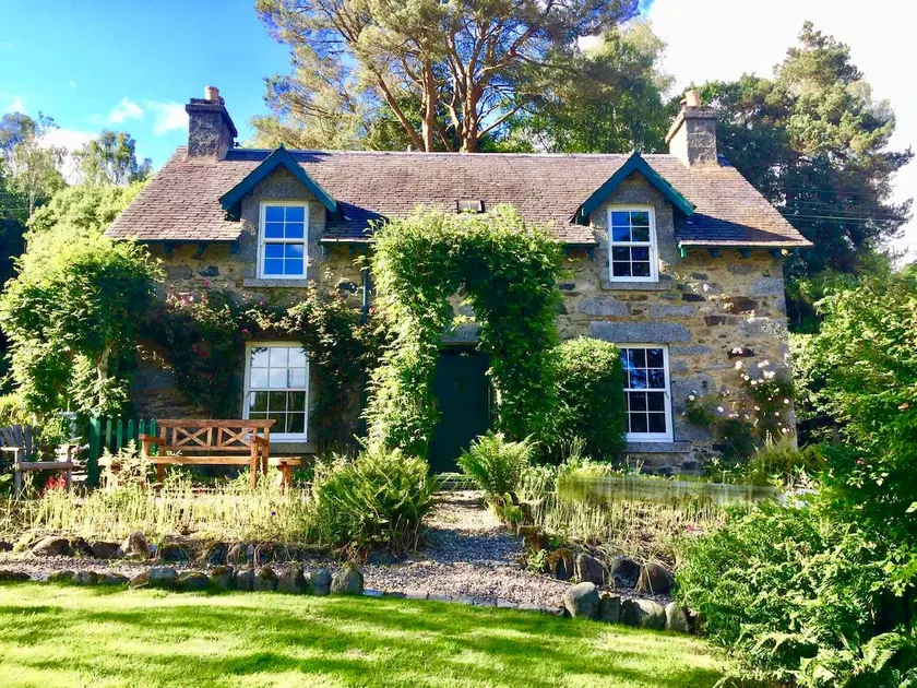 Traditional Scottish Cottage - Image 1