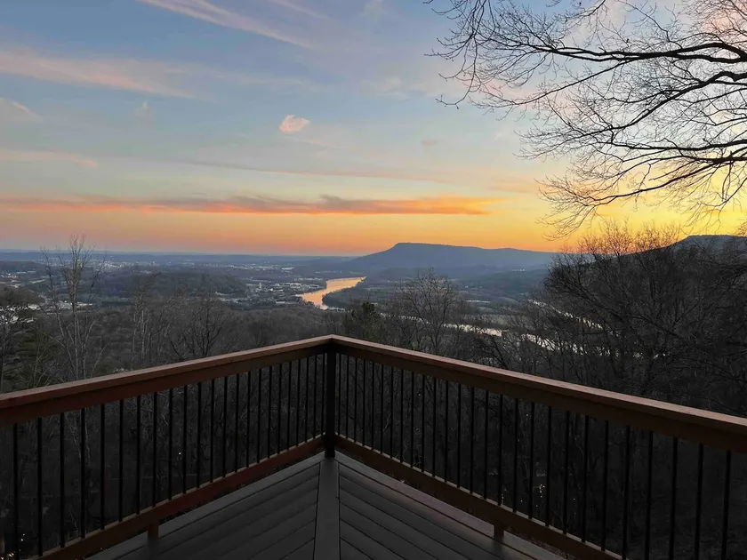 Cozy Chalet with Beautiful Views of TN River - Image 1