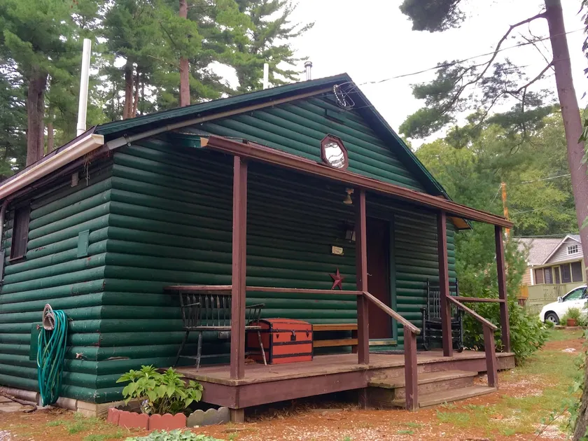 Cozy, romantic cabin by the lake. - Image 1