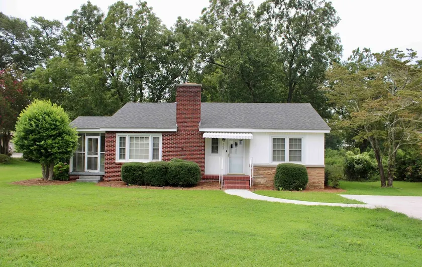 Cozy 3-bedroom home near Presbyterian College - Image 1